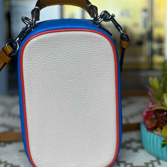 💙❤️Coach crossbody in colorblock❤️💙 - Picture 4 of 6